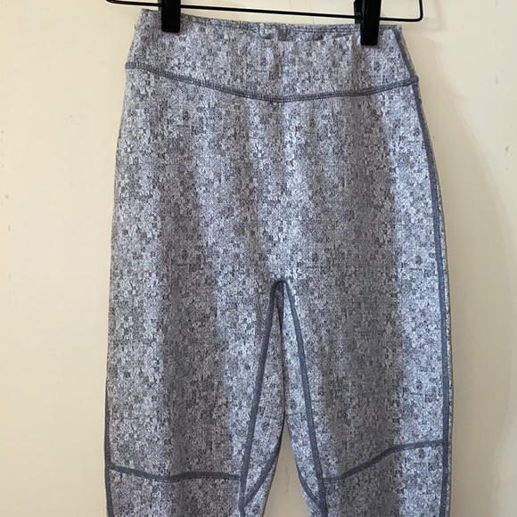 Gymshark Dry Fleur Texture Gray Leggings Size S - Picture 9 of 14